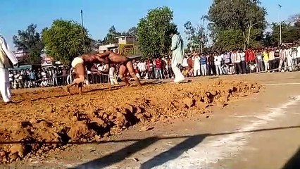 दंगल : दांव लगाकर दी पटकनी, देखें वीडियो