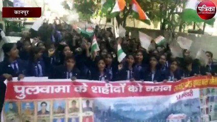 शहीद जवानों को श्रद्धांजलि देकर बोले स्कूली बच्चे, 14 फरवरी की वो तारीख नहीं भूलेंगे कभी