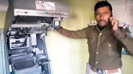 बदमाशों ने ऐसे काट दिया एटीएम का कैश बॉक्स, देखें वीडियो में