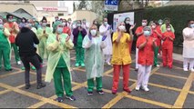 İspanya'da koronavirüs salgınına karşı mücadele eden sağlık personellerine destek