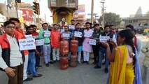 Congress protest against LPG price hike