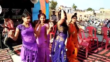 आईपीएल की तर्ज पर झमटुली में देसी चियर लीडर्स ने जमाया रंग
