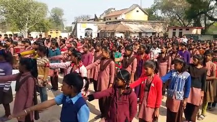 जन्मभूमि को संवारने के लिए आगे आ रहे बच्चे, ले रहे शपथ