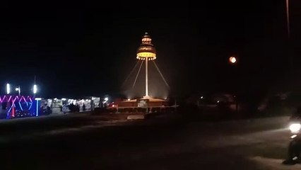 आखिर मिल ही गया बरेली का झुमका- देखें वीडियो