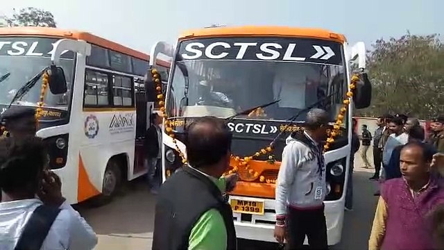 जब सिटी बस में सवार होकर शहर भ्रमण को निकले कलेक्टर व निगमायुक्त, देखें वीडियो में