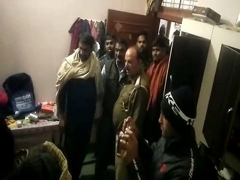 दिनदहाड़े सूने मकान से चोर ले उड़े जेवरात व नकदी