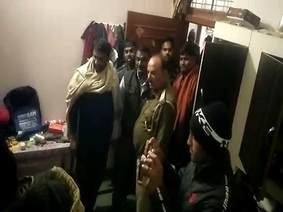 दिनदहाड़े सूने मकान से चोर ले उड़े जेवरात व नकदी