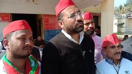 Sp leaders protest in cm yogi adityanath Program