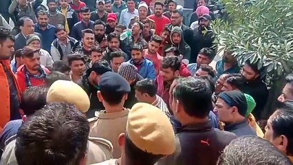 पार्षद मिड्ढा के तीन माह पोते को कंपाउंडर ने लगाया इंजेक्शन, मौत के बाद परिजनों का हॉस्पिटल में