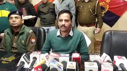 Descargar video: ब्लूचिस्तान के निकले दोनों ठग, पुलिस की वर्दी में फर्रुखाबाद से मेरठ बाइक से आते थे लूट करने