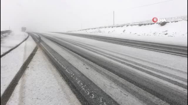 Kurubaş geçidinde kar yağışı