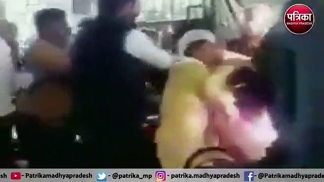 Satna video viral: Female lawyer Beating in Satna court premises