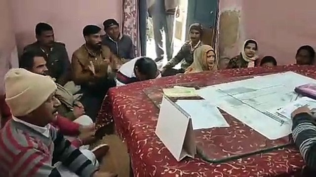 नागरिकों ने लगाया नगर पालिका ईओ के चैंबर में धरना