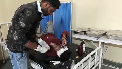 सैलानियों का वाहन पलटा,दो महिलाओं की मौत,एक गंभीर घायल