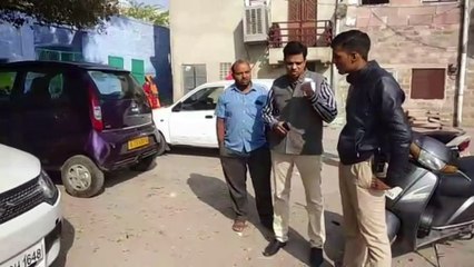 car window pane shattered by unknown people at ganglav talab jodhpur