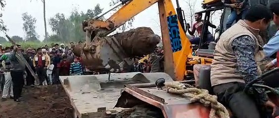 Muzaffarnagar: खेत में किसान को मिली 60 कुंतल की तोप