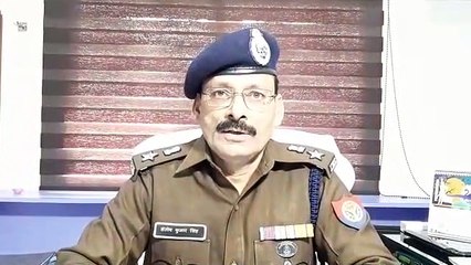 सड़क पर अधजला शव मिलने से मचा हड़कंप