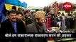 मुख्तार अब्बास नकवी नकवी ने श्रीनगर के लाल चौक में लोगों से बातचीत की