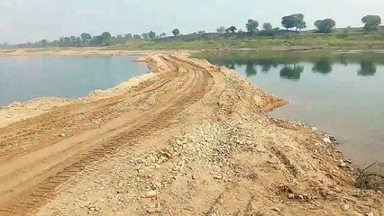 कंदैला में नदी का पानी रोककर दोबारा बनाया अवैध रास्ता