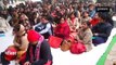Muzaffarnagar: टीचरों ने स्‍कूलों में डाल दिया ताला और धरने पर बैठ गए- देखें वीडियो