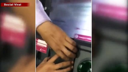 तीन में से दो डिवाइस को ATM में करते फिट
