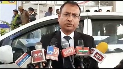 निर्माणाधीन सरकारी अस्पताल में अनियमितता देखकर भड़के कमिश्नर
