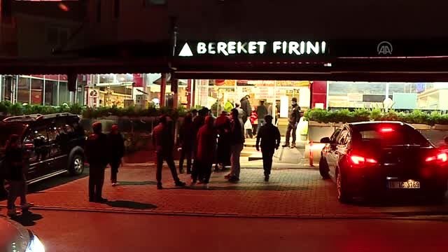 Sokağa çıkma yasağını duyan vatandaşlar fırın ve marketlere akın etti