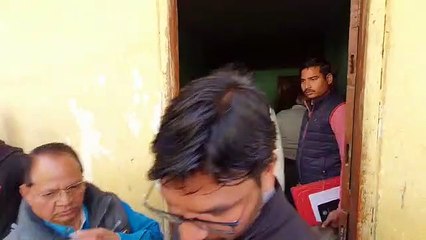 खाद्य मंत्री ने अचानक कंट्रोल दुकानों-वेयर हाऊस का किया निरीक्षण, गंदगी देख खुद उठाई झाड़ू, देख