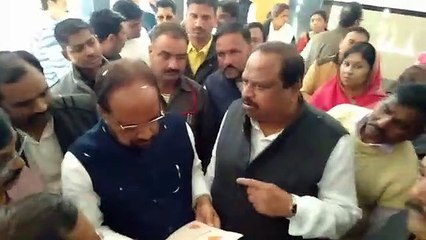 Officers change clothes like Vaishya, says Gopal Bhargava