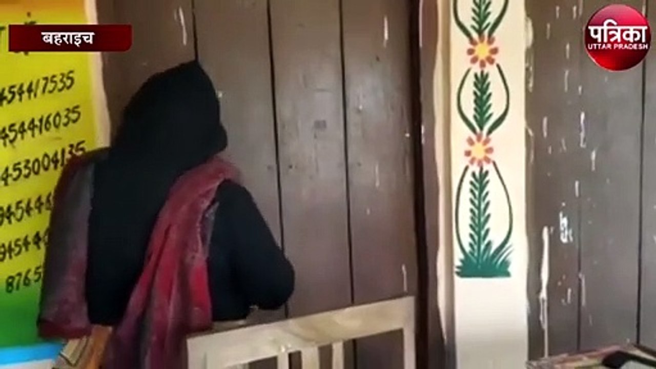 स्कूल के जिम्मेदार अध्यापक छात्र-छात्राओं के हक पर भी डाका डालने से बाज नहीं आ रहे।