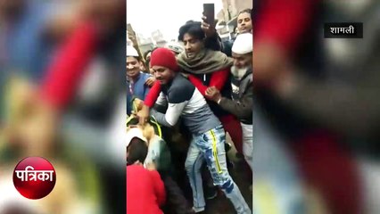 किशोरी से मोबाइल छीनना पड़ा भारी, छात्रा ने सरेबाजार चोर को सिखाया सबक, देखें Live Video