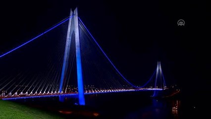 İstanbul'daki iki köprü, Türk Polis Teşkilatının 175. yılı kapsamında mavi-beyaz renkleriyle...