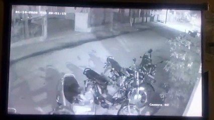 मात्र एक सेकंड में मोबाइल लूटकर भाग गए बदमाश