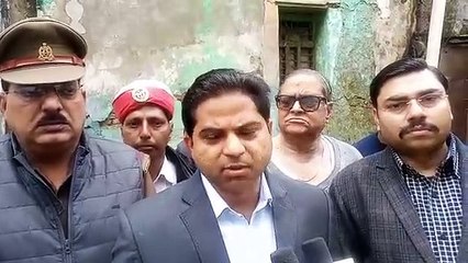 पॉलीथिन गोदाम पर जिला प्रशासन का छापा