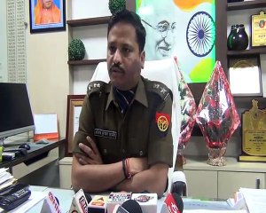 VIDEO: पुलिस की वर्दी में सर्राफा बाजार पहुंचे दो ठगों को कांस्टेबल ने पकड़ा, एसएसपी ने दिया इनाम