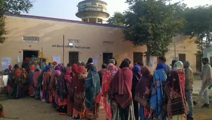 पंचायतराज चुनाव: 55 ग्राम पंचायतों में सरपंच-पंच की किस्मत का फैसला करने पहुंचे मतदाता