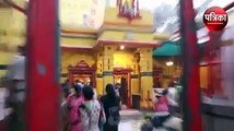 मां के साथ मंदिर पहुंची सारा अली खान