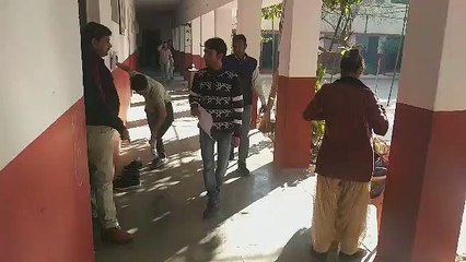 MP PSC 2020: केंद्रों पर नहीं पहुंचे लिखित आदेश- स्वेटर, जूते, चप्पल, मफलर सब उतरवाए