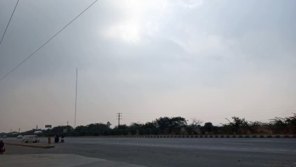 अचानक बदला मौसम, तेज हवाओं के साथ बादल छाए-देखें वीडियो
