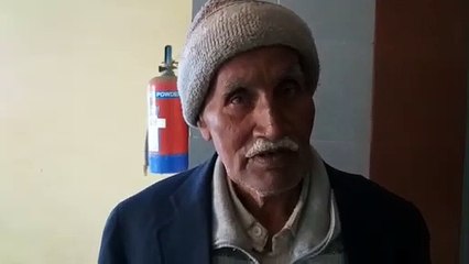 लिफ्ट खराब होने से महिला समेत चार लोग फंसे, गेट काटकर निकालना पड़ा, देखें वीडियो