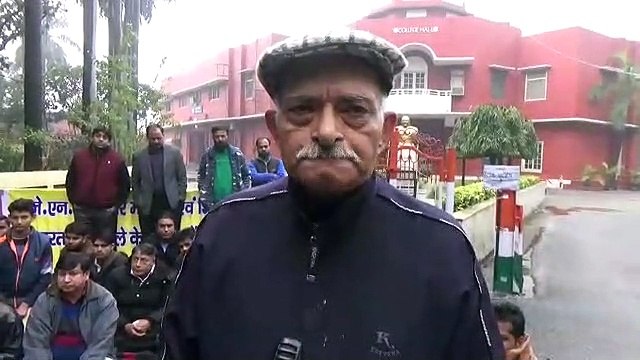 JNU के समर्थन में मेरठ काॅलेज के पूर्व छात्र बैठे धरने पर, देखें वीडियो