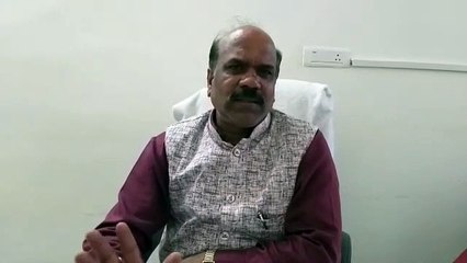 बच्चें की एक गलती पर शिक्षक ने नोंच डाले मासूम के बाल- देखें वीडियो