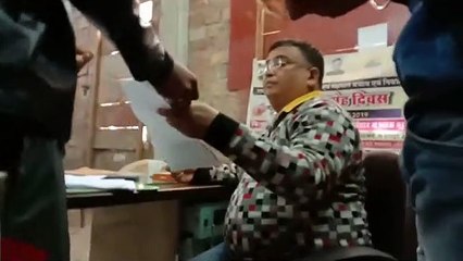 जोधपुर में एक डॉक्टर मेडिकल सर्टिफिकेट देने का खुले आम ले रहा पैसा, देखिए वीडियो