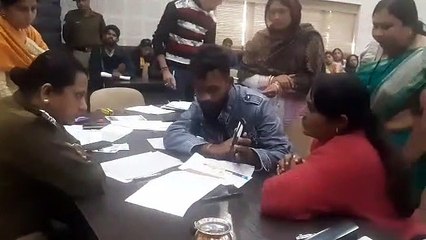 गोली मारने के बाद अब समझौते के लिए प्रलोभन दे रहे लेकिन पुलिस नहीं कर रही कार्रवाई