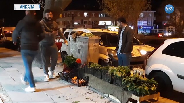 Ankara’da da Market ve Fırın Önlerinde Uzun Kuyruklar Oluştu