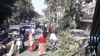 दिनभर जाम, फंसे वाहन, लगती रही कतारें