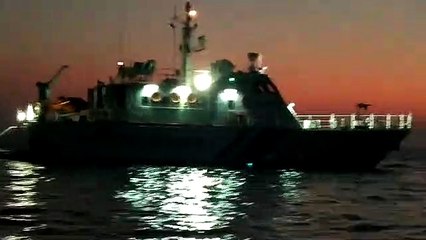 Скачать видео: Gujarat: 175 करोड़ की Heroine के साथ Sea में Pak boat सहित 5 Pakistani को पकड़ा