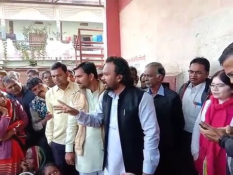 Farmers had to pay for urea in Chief Minister Kamal Nath's home distri