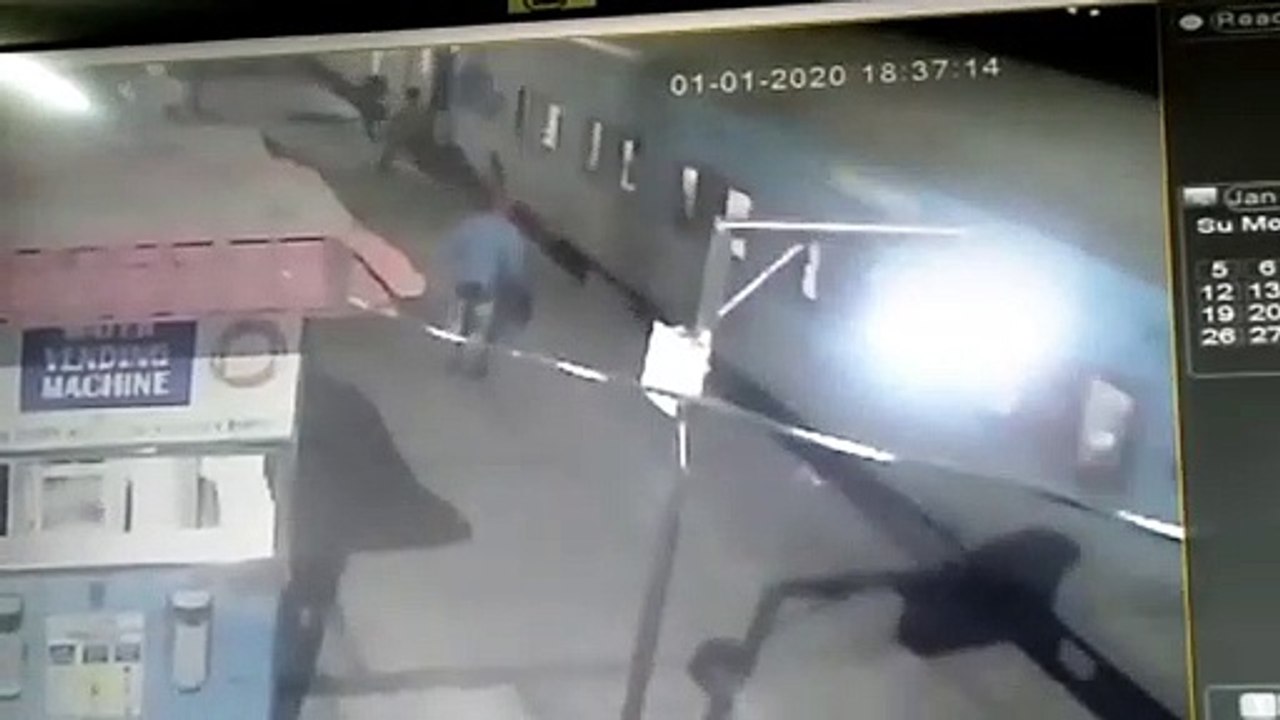 आरपीएफ के सिपाही ने जान पर खेलकर बचाई बच्चे की जान