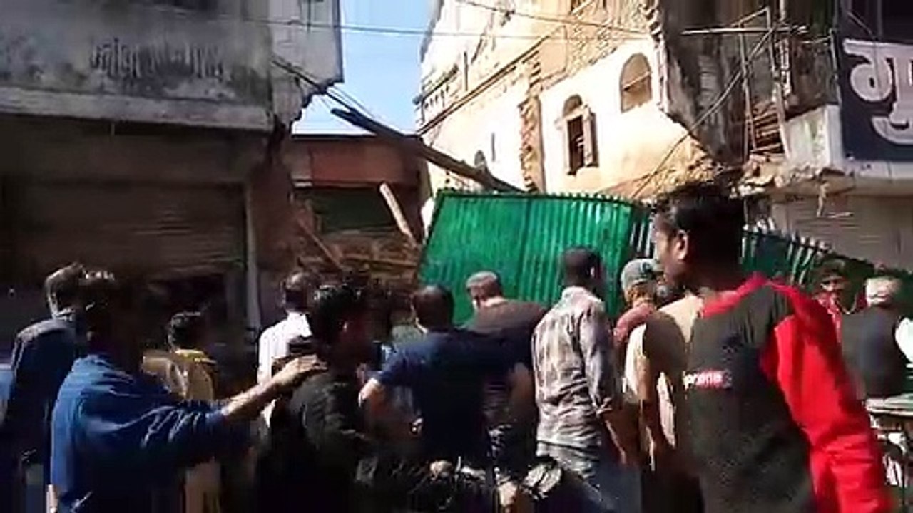 breaking house